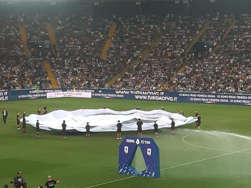 Colpo d'occhio della Dacia Arena con la sponsorizzazione "Io Sono Friuli Venezia Giulia"